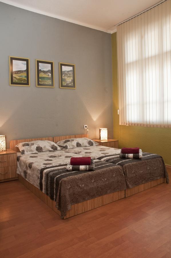Hostel Mostel Hub Rooms And Apartments Sofia Ngoại thất bức ảnh